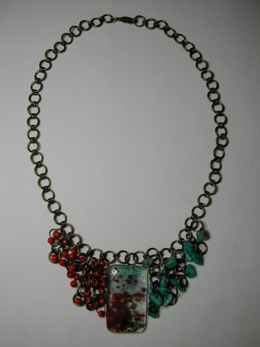 collier-verre-chaine-avec- perles -de-verre-et-pierres-vertes-m-vachon