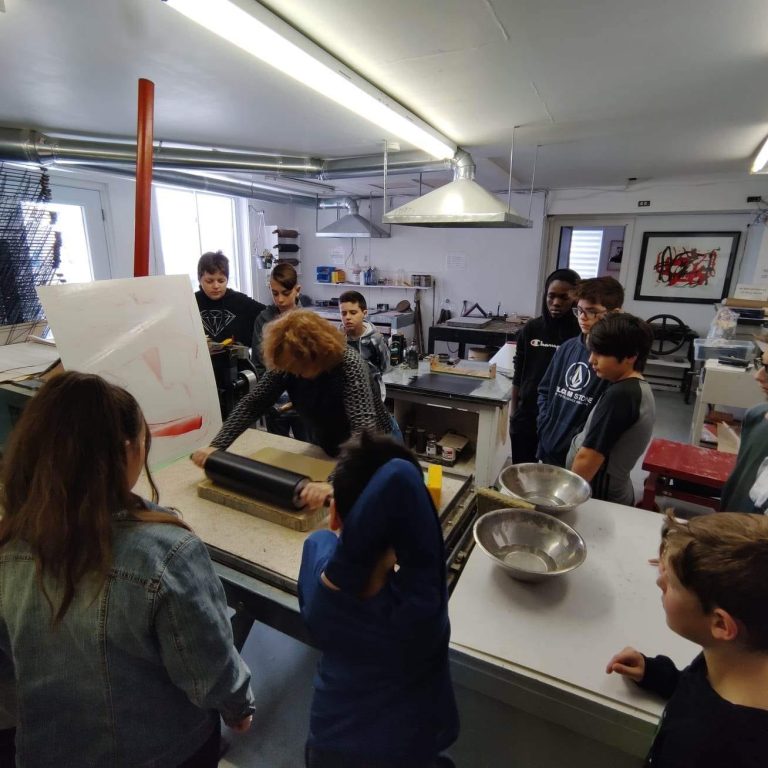 demonstration lithographie joann lanneville 2023 atelier presse papier